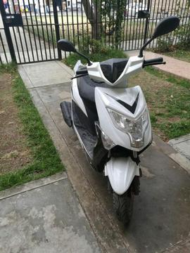 VENDO MOTO LINEAL SEMI NUEVA