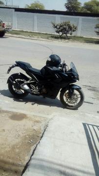 Vendo Moto Pulsar Rs200 Seminueva