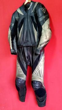 DAINESE traje dos piezas con protecciones casaca chaqueta y pantalon HOMOLOGADOS CE moto motociclistas