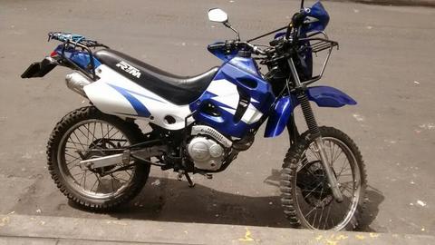 Moto Blanca con Azul