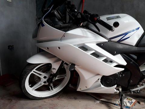 VENDO UNA MOTO YAMAHA R15