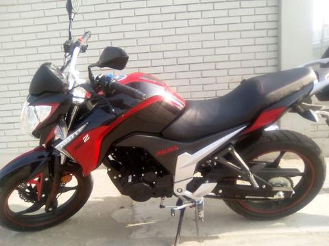 moto italica motor 250.Z color roja y negra buen estado de tienda