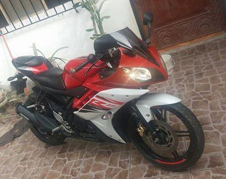 yamaha r15 roja y blanca