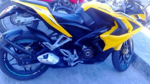 Vendo Moto Pulsar Rs200 Color Amarillo