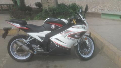 Vendo Moto Viper 250v4 Ssenda