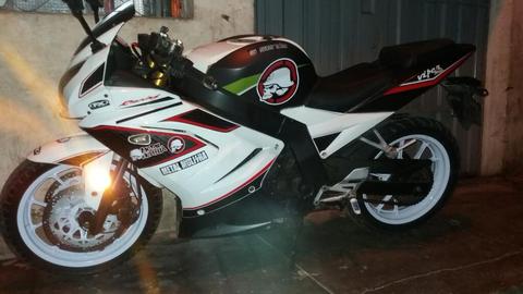 Vendo Moto V4 250 Ssenda