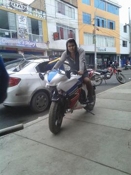 vendo moto lineal modelo CBR250 marka katsumoto