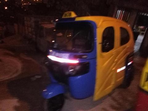 VENDO MOTO BAJAJ 2015 GLP S/ 9000