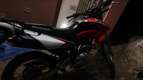 Vendo Moto Lineal Honda con Poco Uso