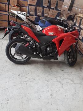 Vendo Moto Honda Cbr 250r Del Año 2015