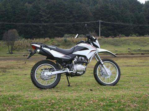 Una Moto Lineal Xr 150