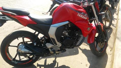 Moto yamaha fz 2016 color rojo en buen estado