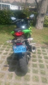 Moto Kawasaki Ninja 300 Monster
