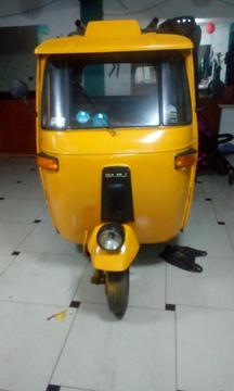 Se vende mototaxi BAJAJ torito de 4 tiempos contactar al 960828707