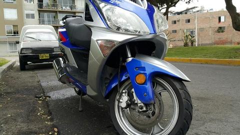 Moto Scooter 150cc, Casi Nueva