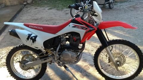 Vendo Moto Crf230 en Buen Estado