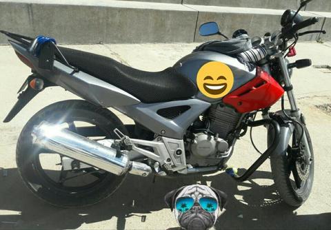 Moto Honda Twister 250