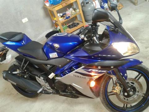 Yamaha R15 Azul