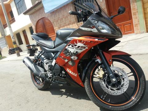 Moto Yamaha R15