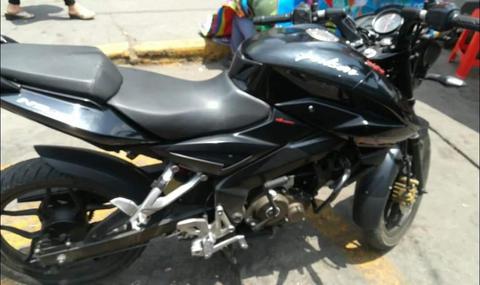 Vendo mi moto pulsar ns 150 color negro luces HID COLOR BLANCO 10000WF