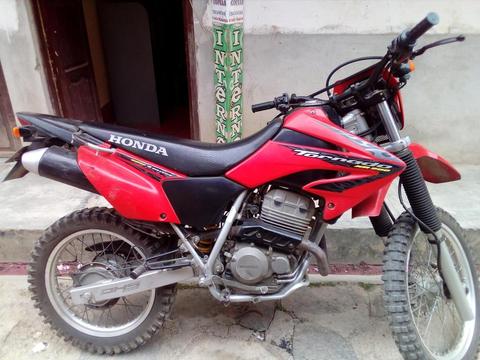 INTERESADOS VENDO MOTO HONDA TORNADO 250 POR MOTIVO DE VIAJE