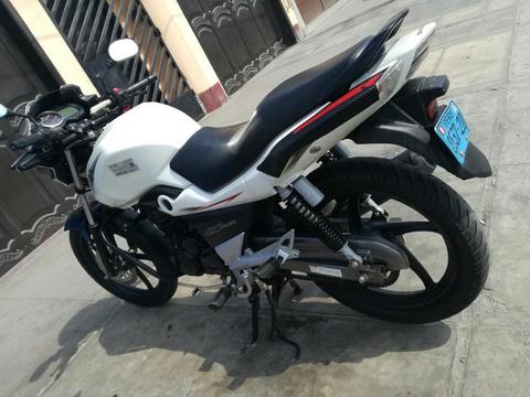 Moto Suzuki Gs150r