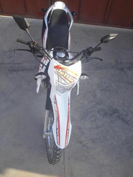 Vendo Moto 200