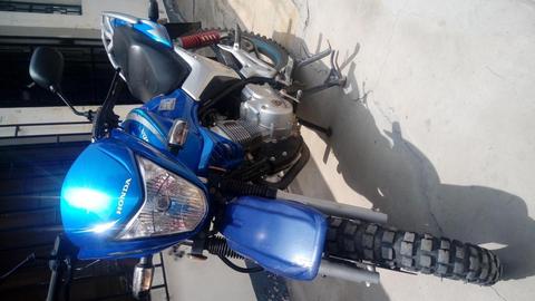 OCASION se vende moto STORM por motivo de viaje