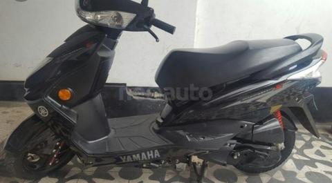 Yamaha moto semi nueva