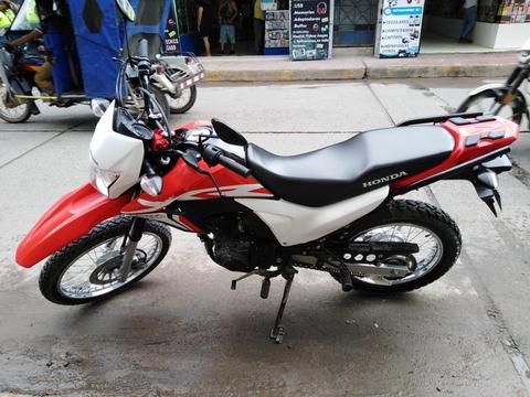 SE VENDE ESTA MOTO HONDA XR 190 SEMI NUEVA CON UN MES Y MEDIO DE USO