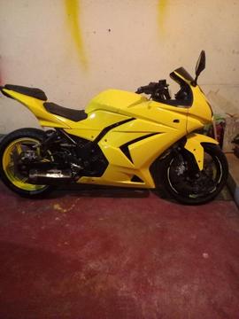 Vendo Moto Kawasaki 300 Año 2013