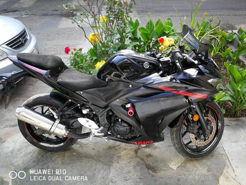 Moto Yamaha R3