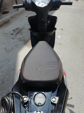 Vendo Moto Scooter Semi Nueva con Soat
