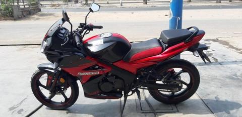 Se vende moto marca Italika