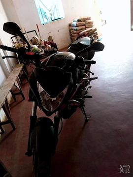 Moto Pulzar Ns200