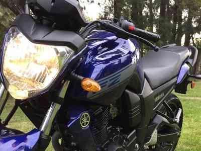 se vende una moto yamaha