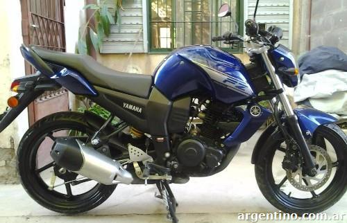 se vende una moto yamaha