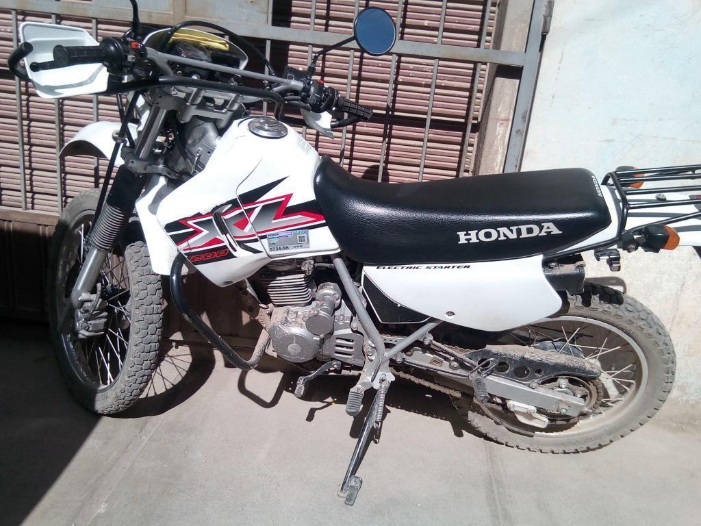 VENDO MOTO HONDA XL 200