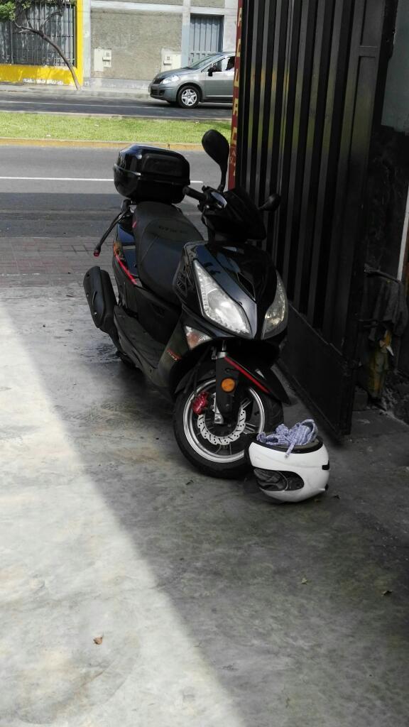 Moto Scooter Italika 175cc 2015 con Accesorios Y Soat