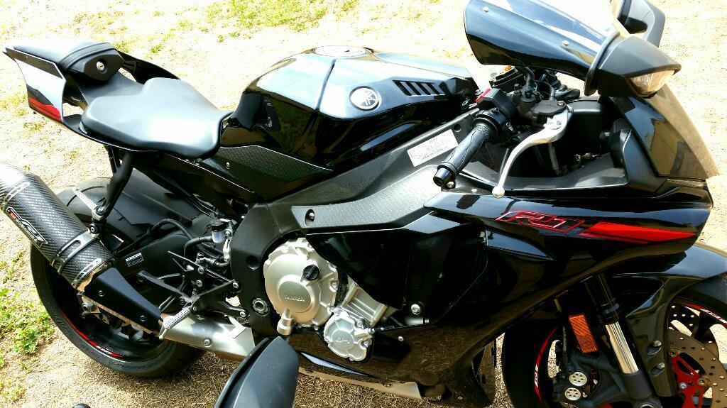 Moto Yamaha R1 2015
