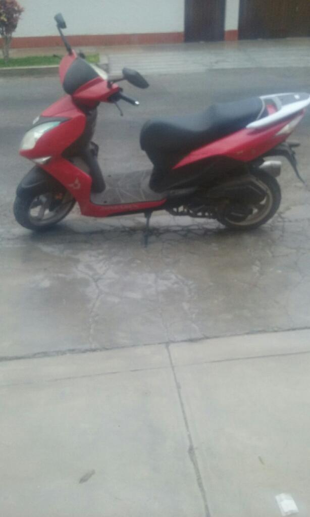 Moto con 6 Meses de Uso