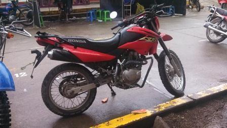 moto honda 125 color rojo