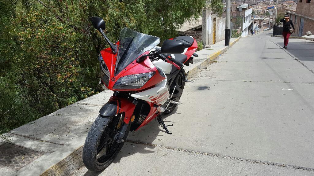 Vendo Yamaha R15