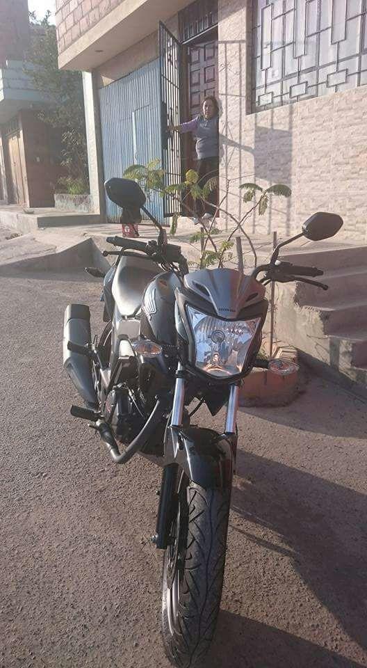 Motocicleta Honda invicta CBF 150