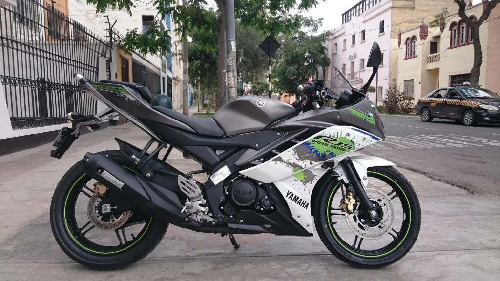 Moto Yamaha YZFR15 2016