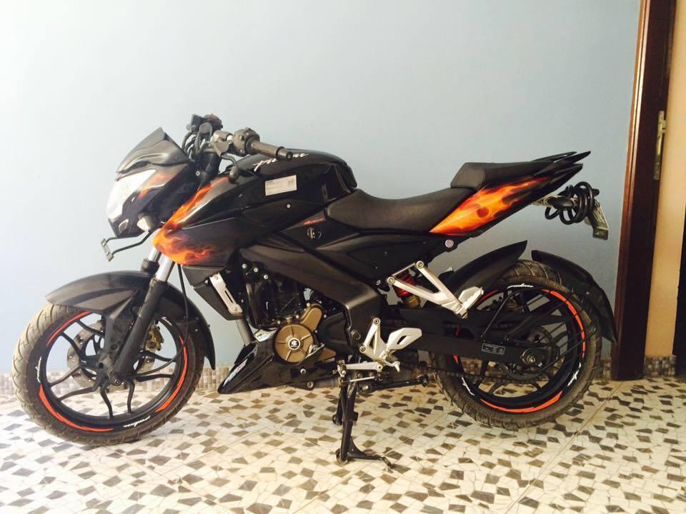 PULSAR 200 NS