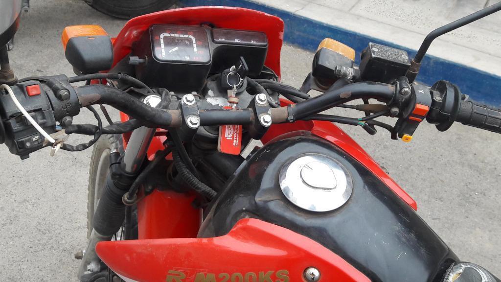 Venta de Moto Rtm 200 Rojo con Negro