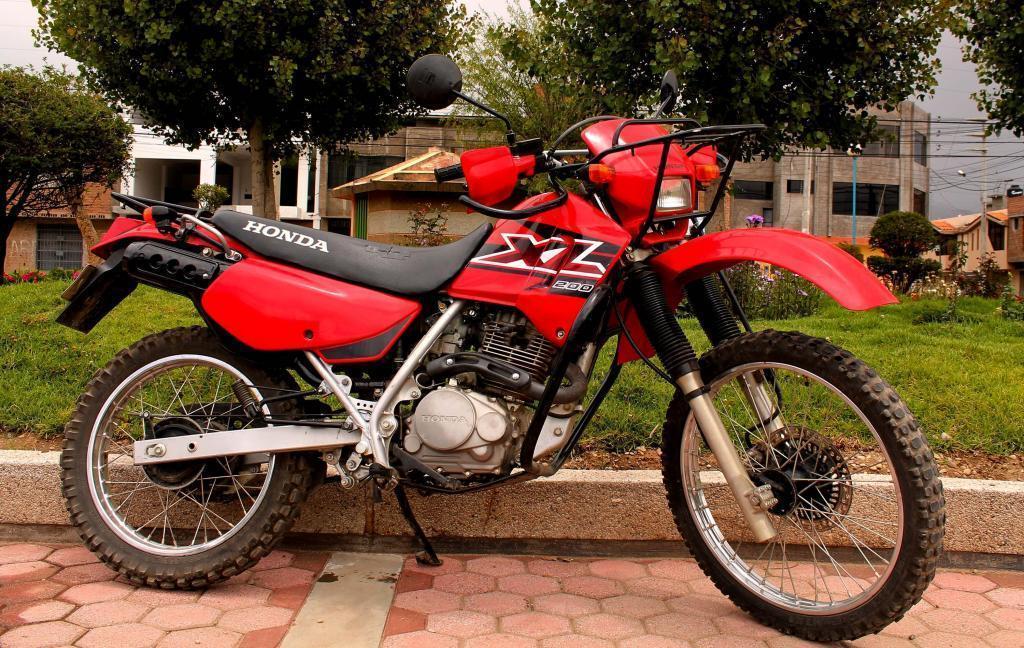 Moto todo terreno Honda XL 200 del año 2011, como nueva