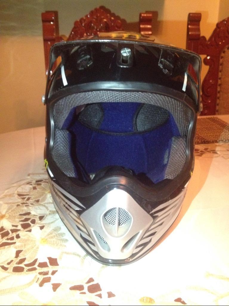 Casco Monster Energy