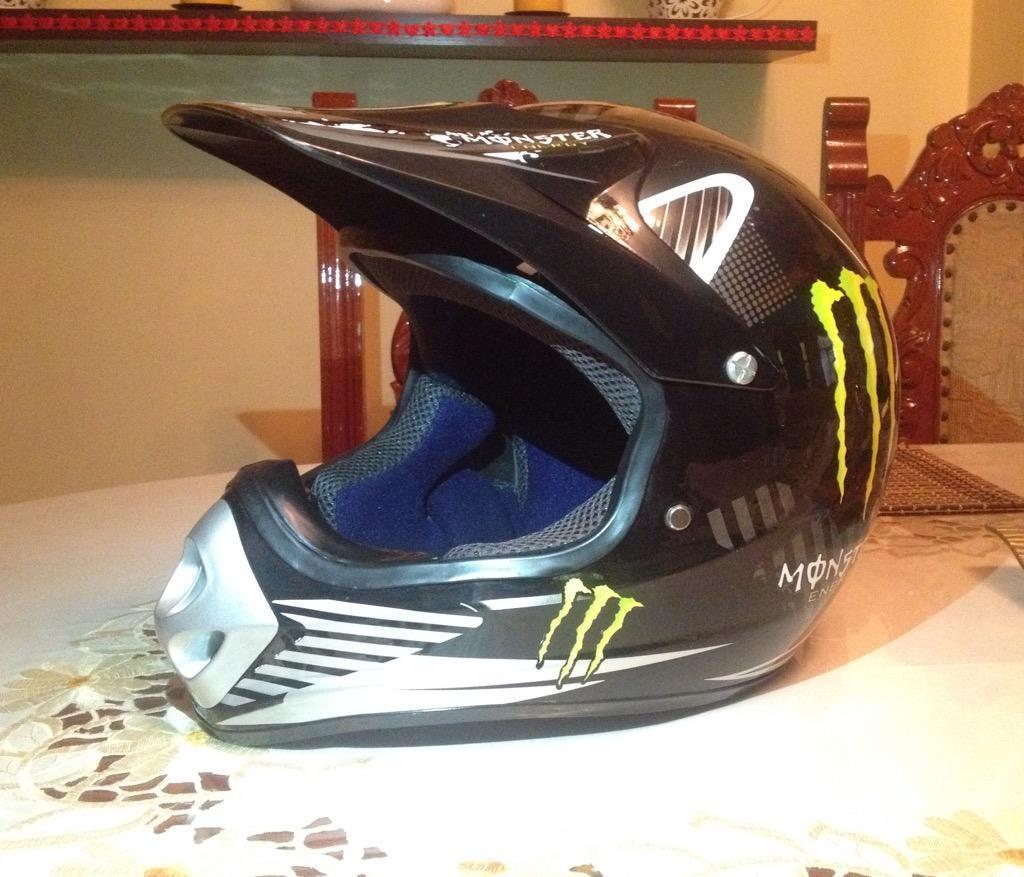 Casco Monster Energy